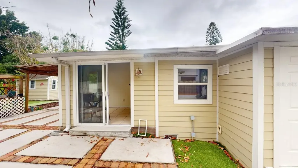 2912 Hawthorne Street Sarasota FL 34239