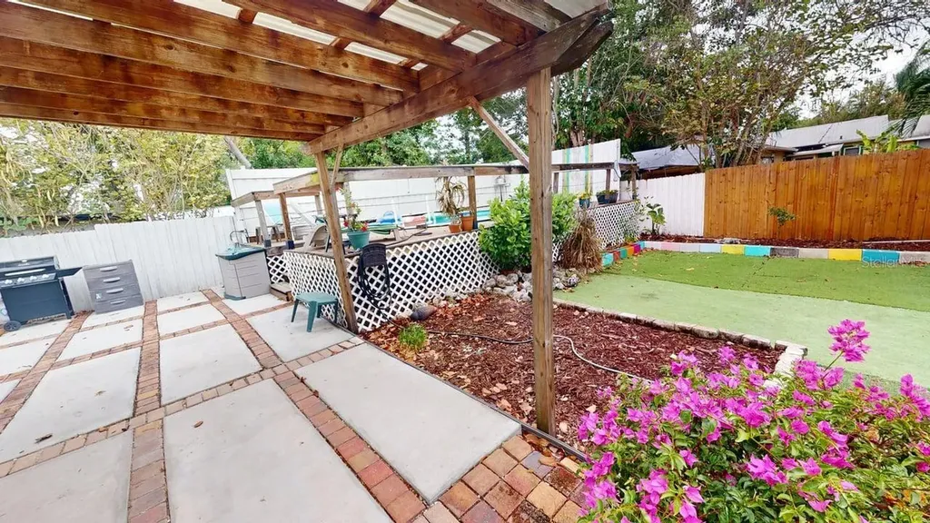 2912 Hawthorne Street Sarasota FL 34239