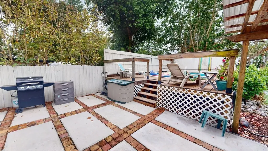 2912 Hawthorne Street Sarasota FL 34239