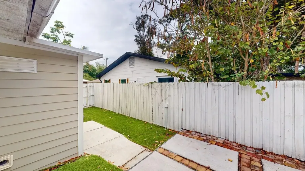 2912 Hawthorne Street Sarasota FL 34239