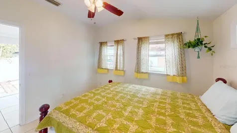 2912 Hawthorne Street Sarasota FL 34239