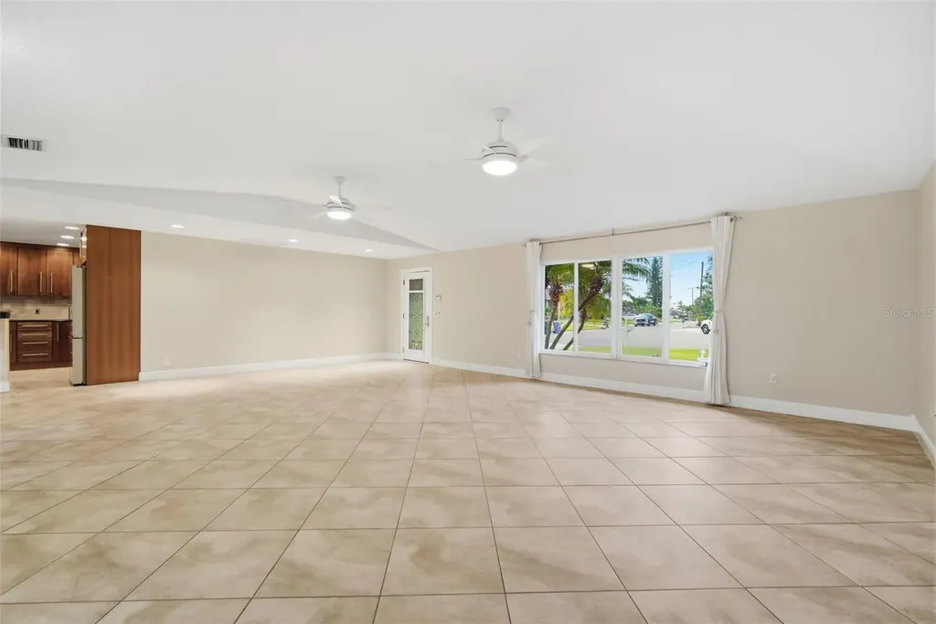 773 Kingston Court Apollo Beach FL 33572