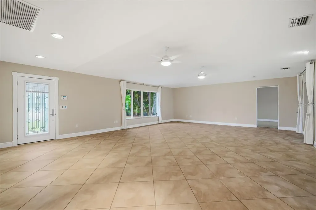 773 Kingston Court Apollo Beach FL 33572