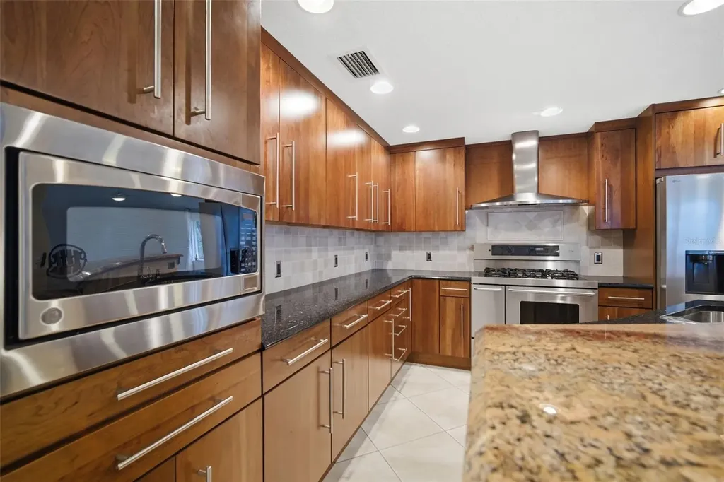 773 Kingston Court Apollo Beach FL 33572