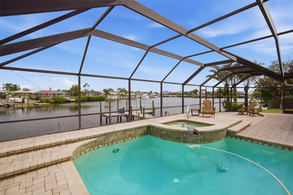 773 Kingston Court Apollo Beach FL 33572