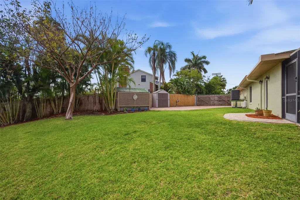 773 Kingston Court Apollo Beach FL 33572