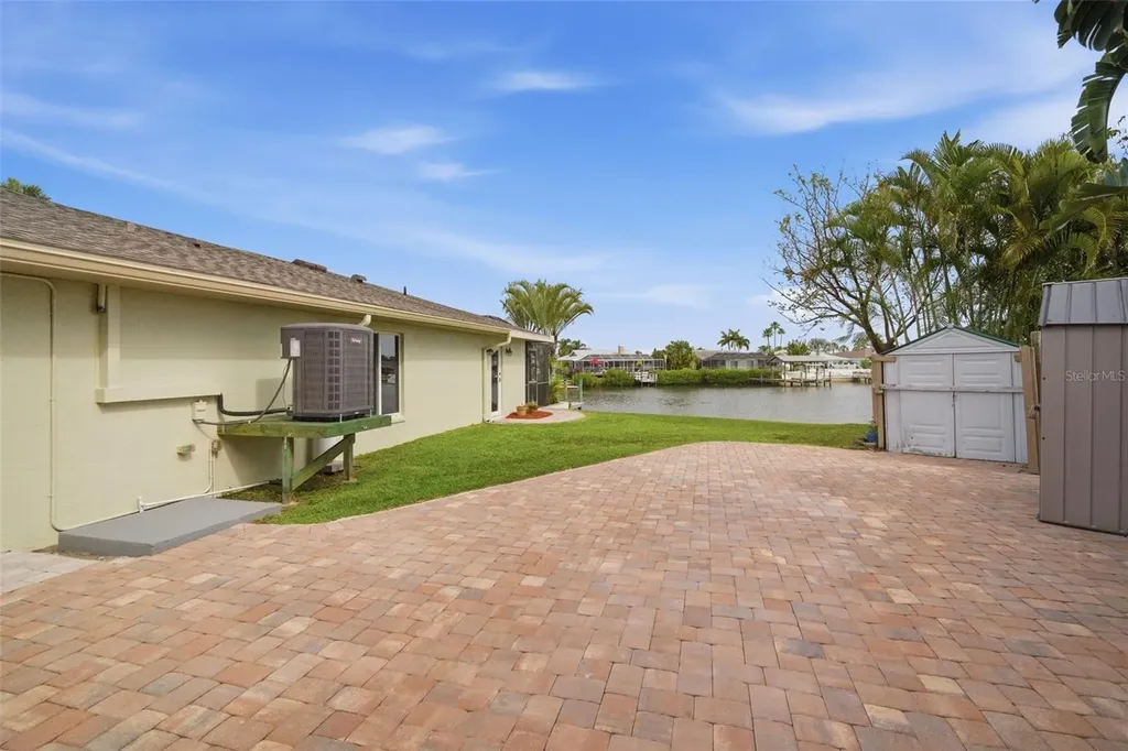 773 Kingston Court Apollo Beach FL 33572