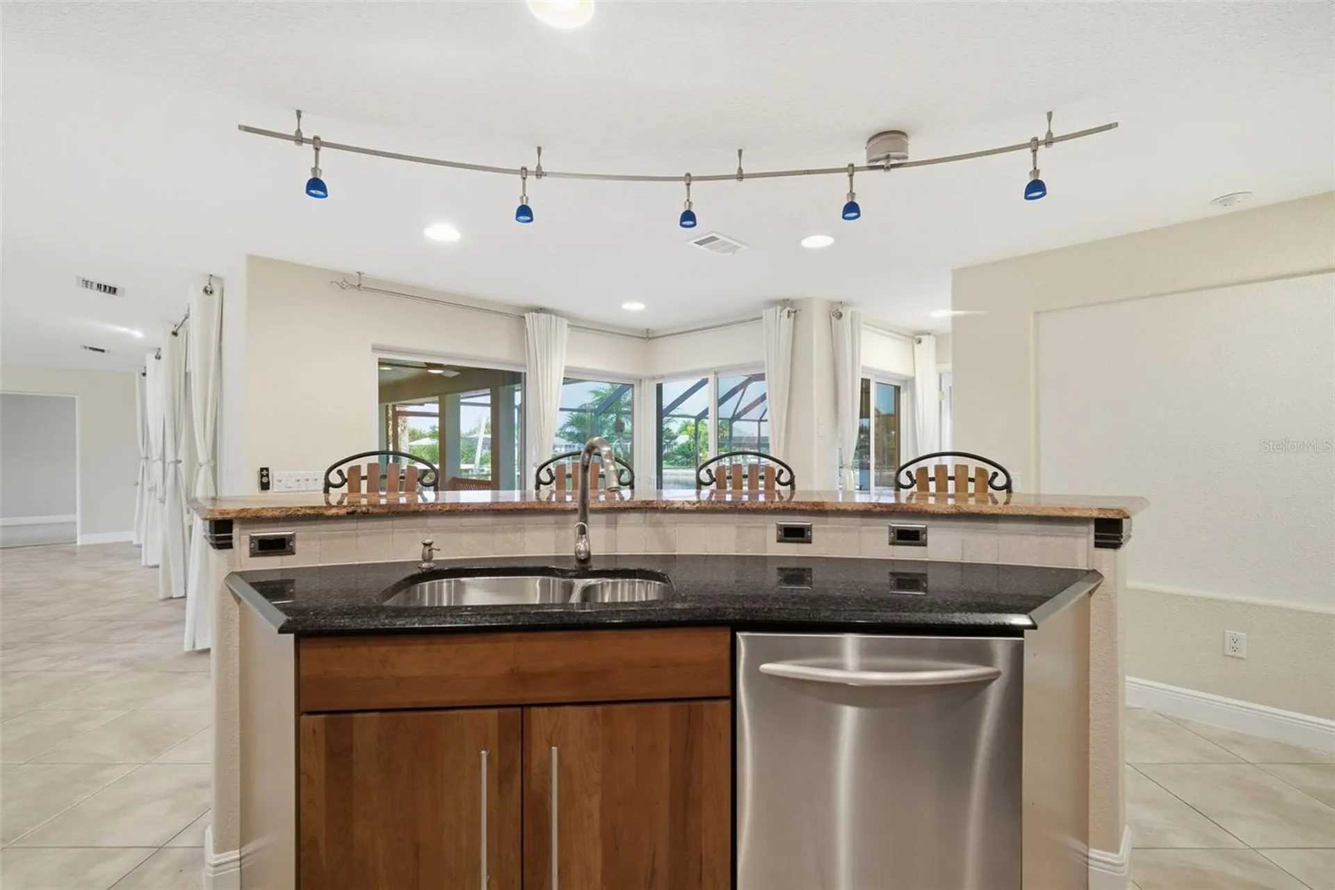 773 Kingston Court Apollo Beach FL 33572
