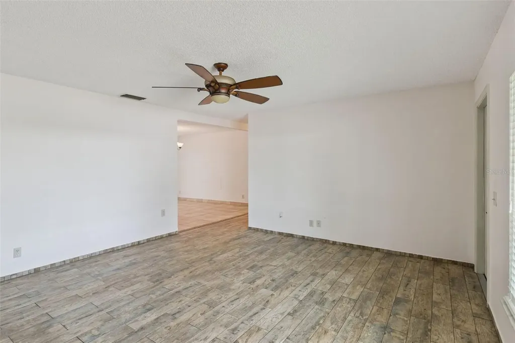 307 E Maple Street Davenport FL 33837