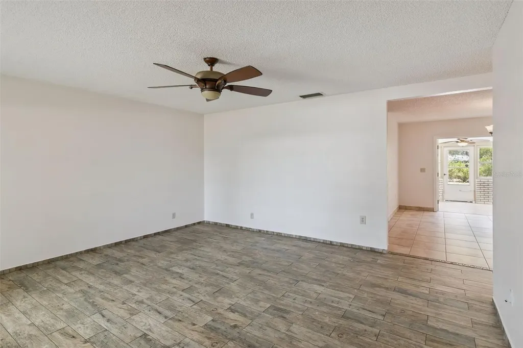 307 E Maple Street Davenport FL 33837