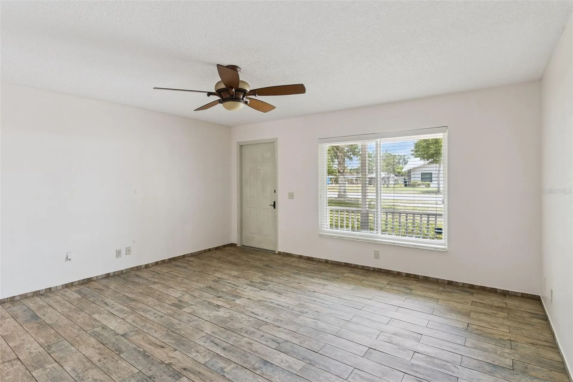 307 E Maple Street Davenport FL 33837