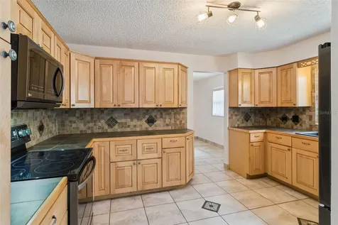 307 E Maple Street Davenport FL 33837
