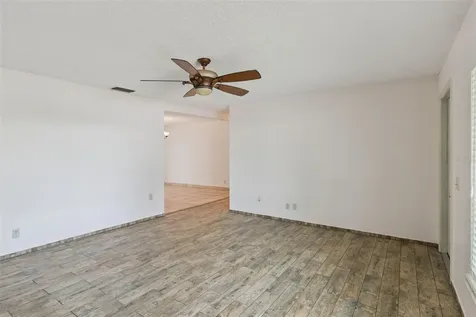 307 E Maple Street Davenport FL 33837