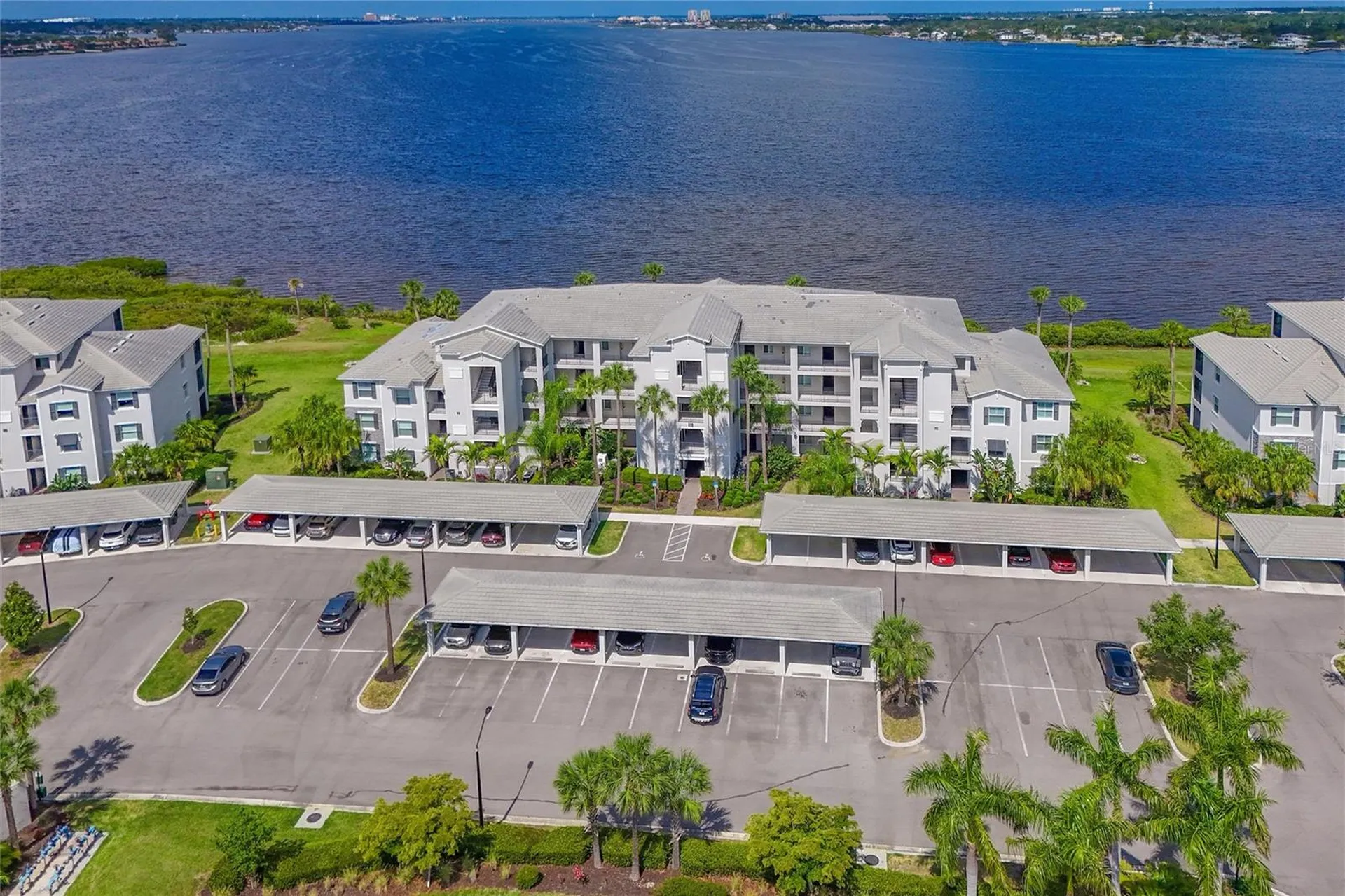 910 Tidewater Shores Loop Bradenton FL 34208