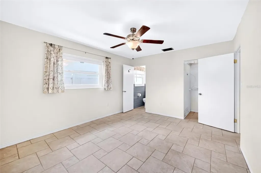 6074 28th Avenue N St Petersburg FL 33710