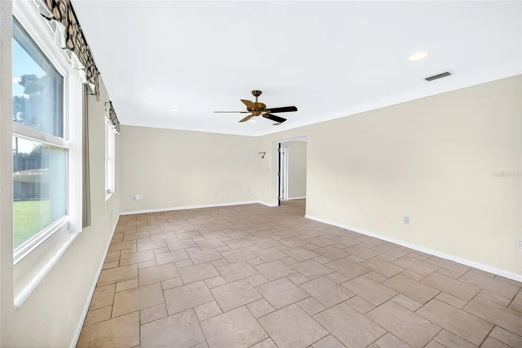 6074 28th Avenue N St Petersburg FL 33710