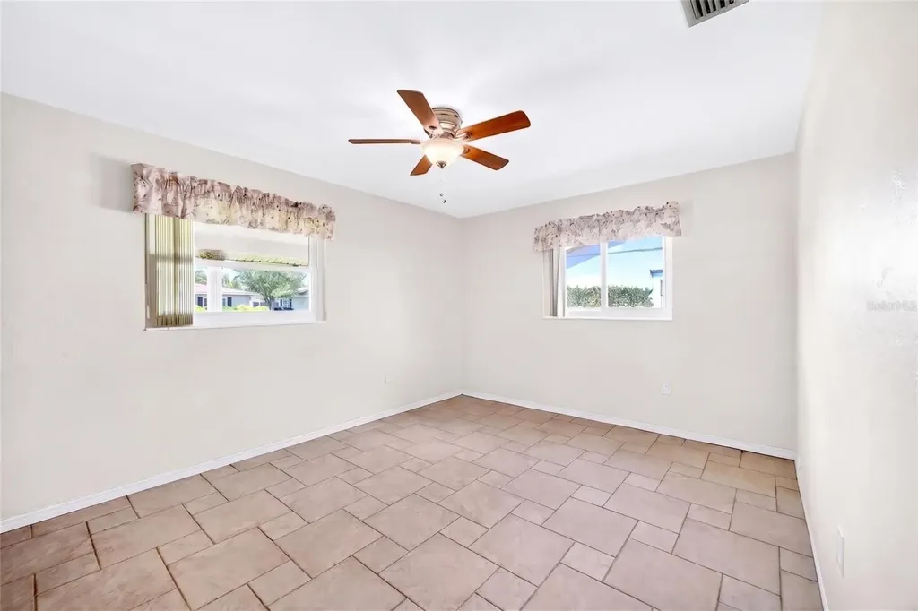 6074 28th Avenue N St Petersburg FL 33710