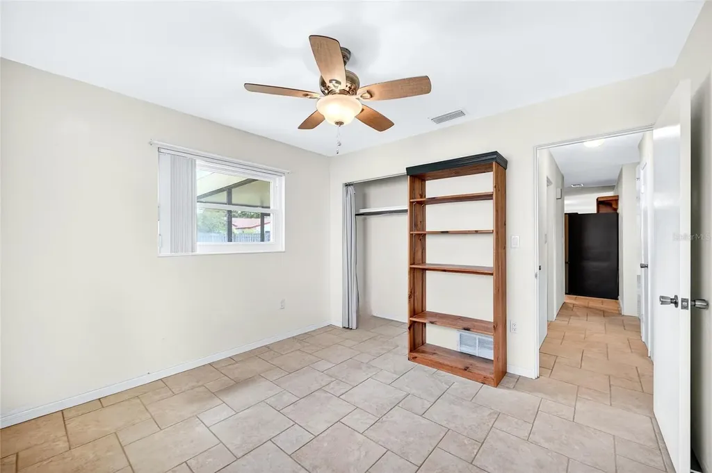 6074 28th Avenue N St Petersburg FL 33710