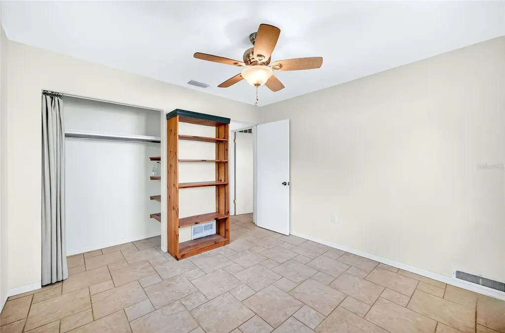 6074 28th Avenue N St Petersburg FL 33710