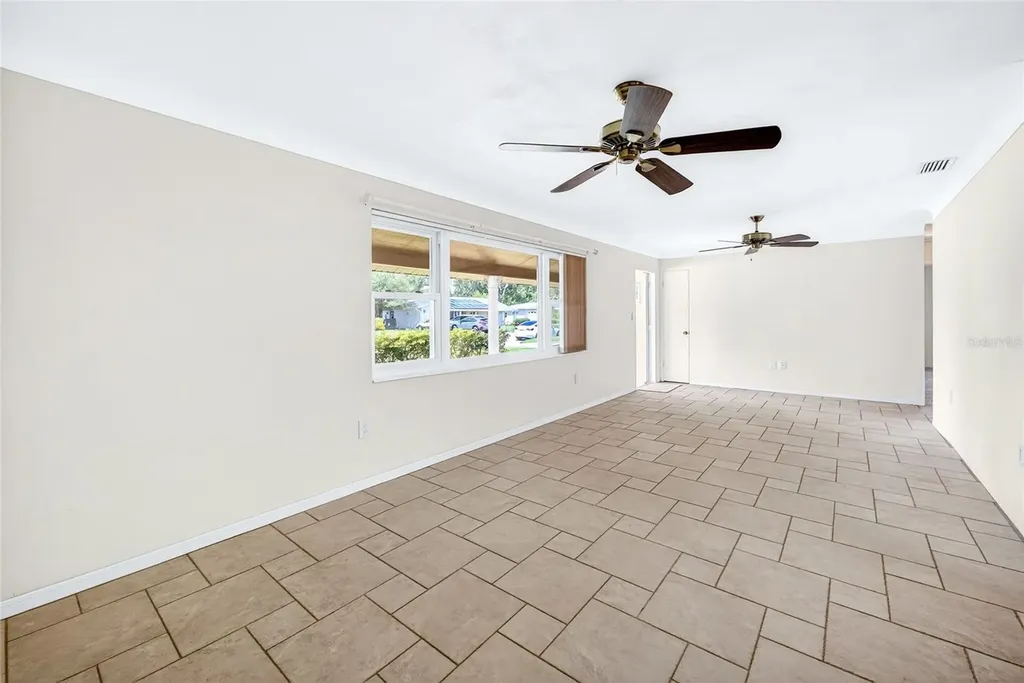 6074 28th Avenue N St Petersburg FL 33710