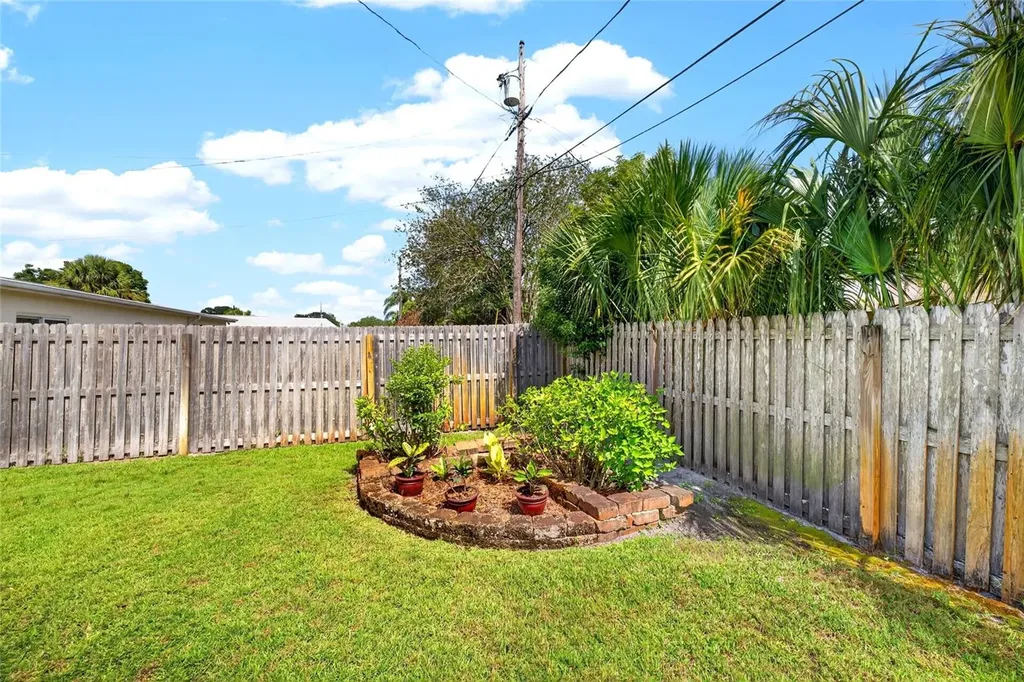 6074 28th Avenue N St Petersburg FL 33710