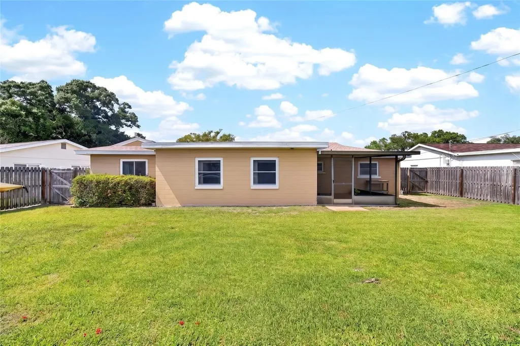 6074 28th Avenue N St Petersburg FL 33710