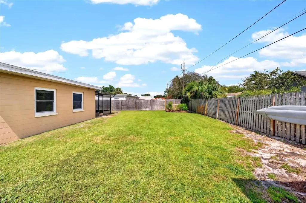 6074 28th Avenue N St Petersburg FL 33710