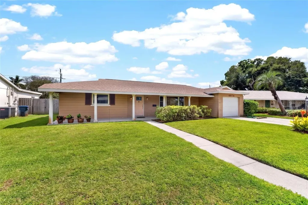 6074 28th Avenue N St Petersburg FL 33710
