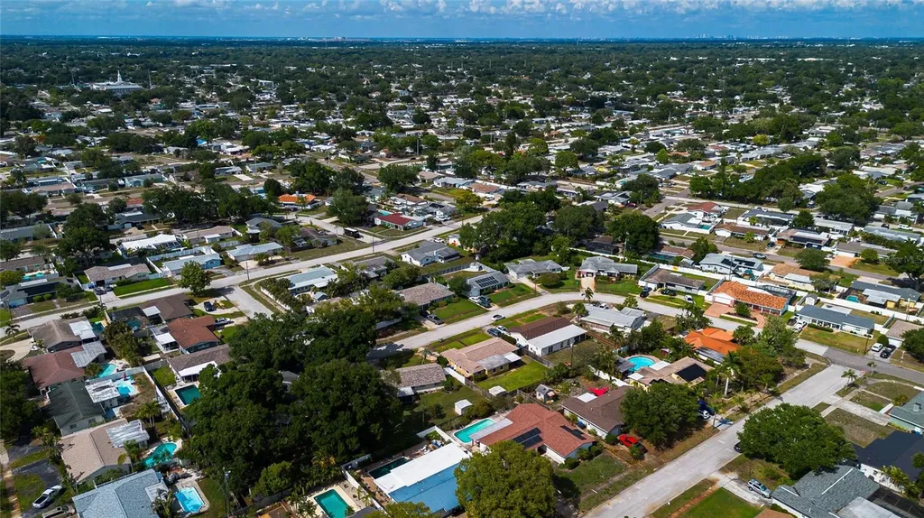 6074 28th Avenue N St Petersburg FL 33710