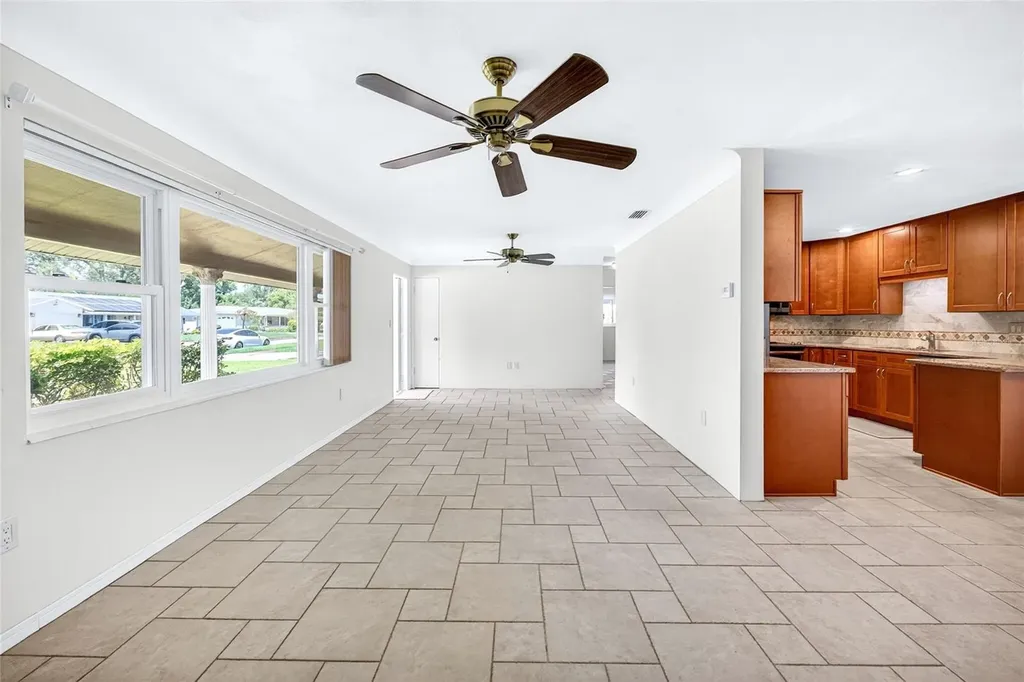 6074 28th Avenue N St Petersburg FL 33710