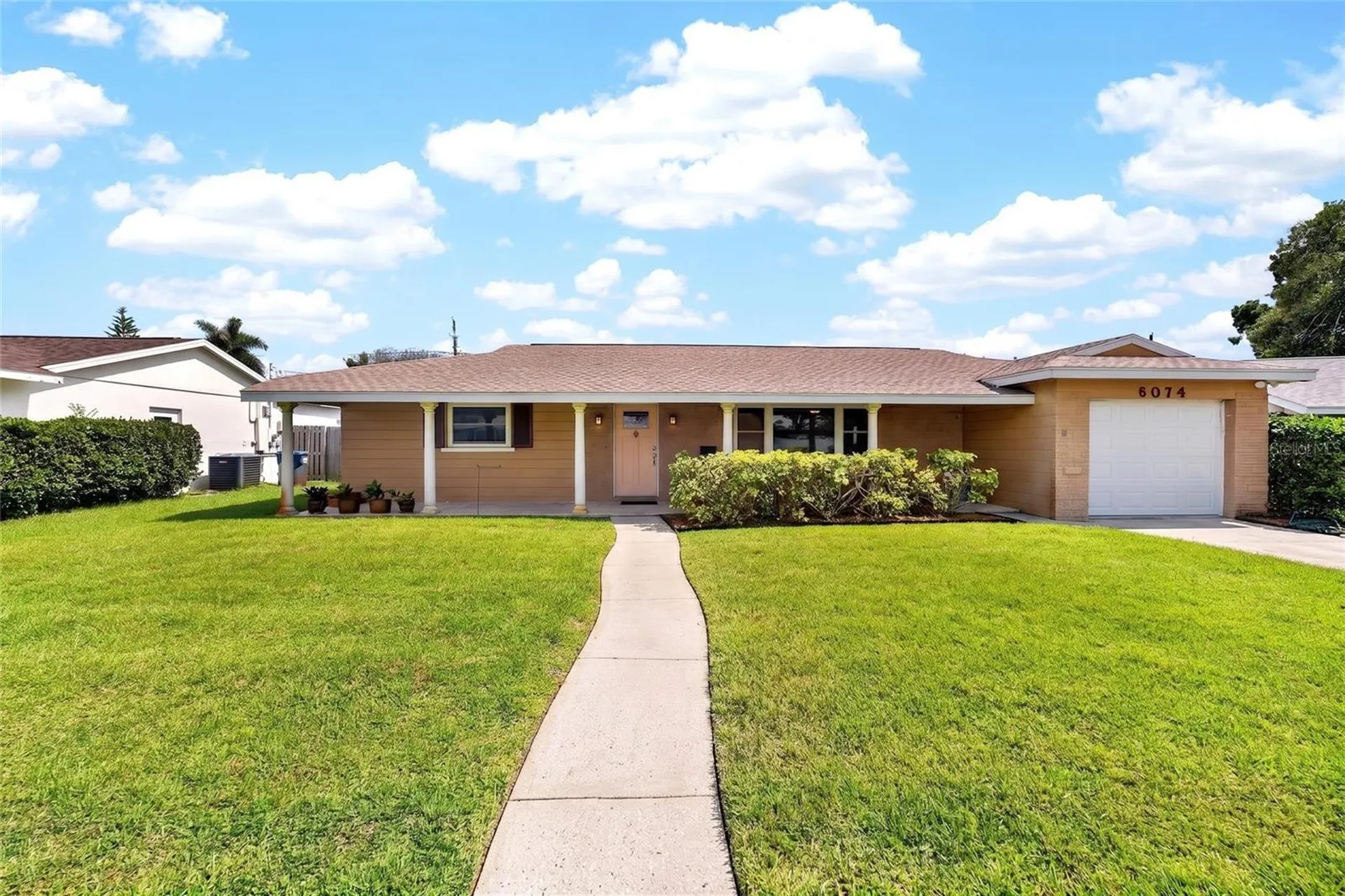6074 28th Avenue N St Petersburg FL 33710