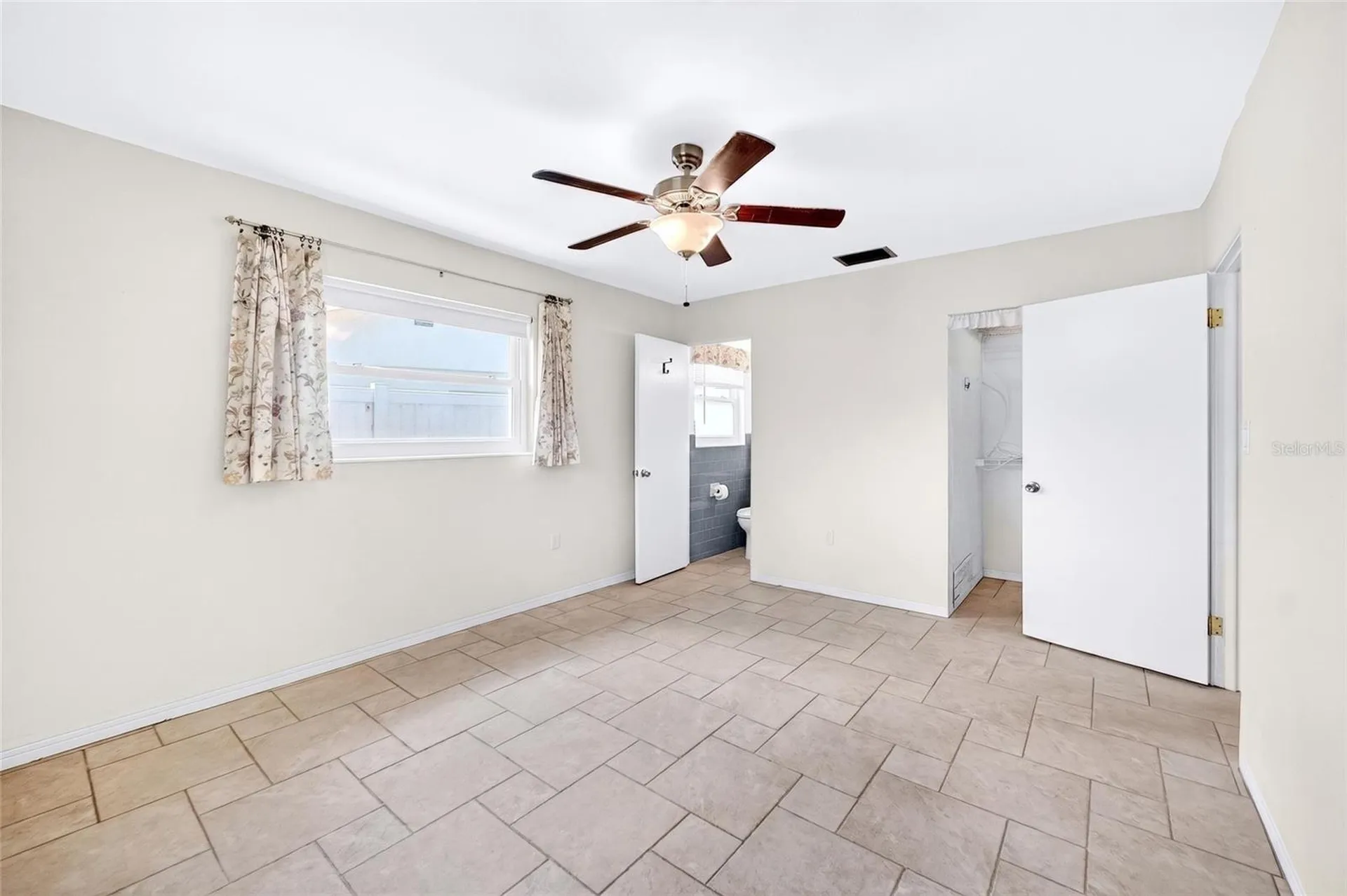 6074 28th Avenue N St Petersburg FL 33710