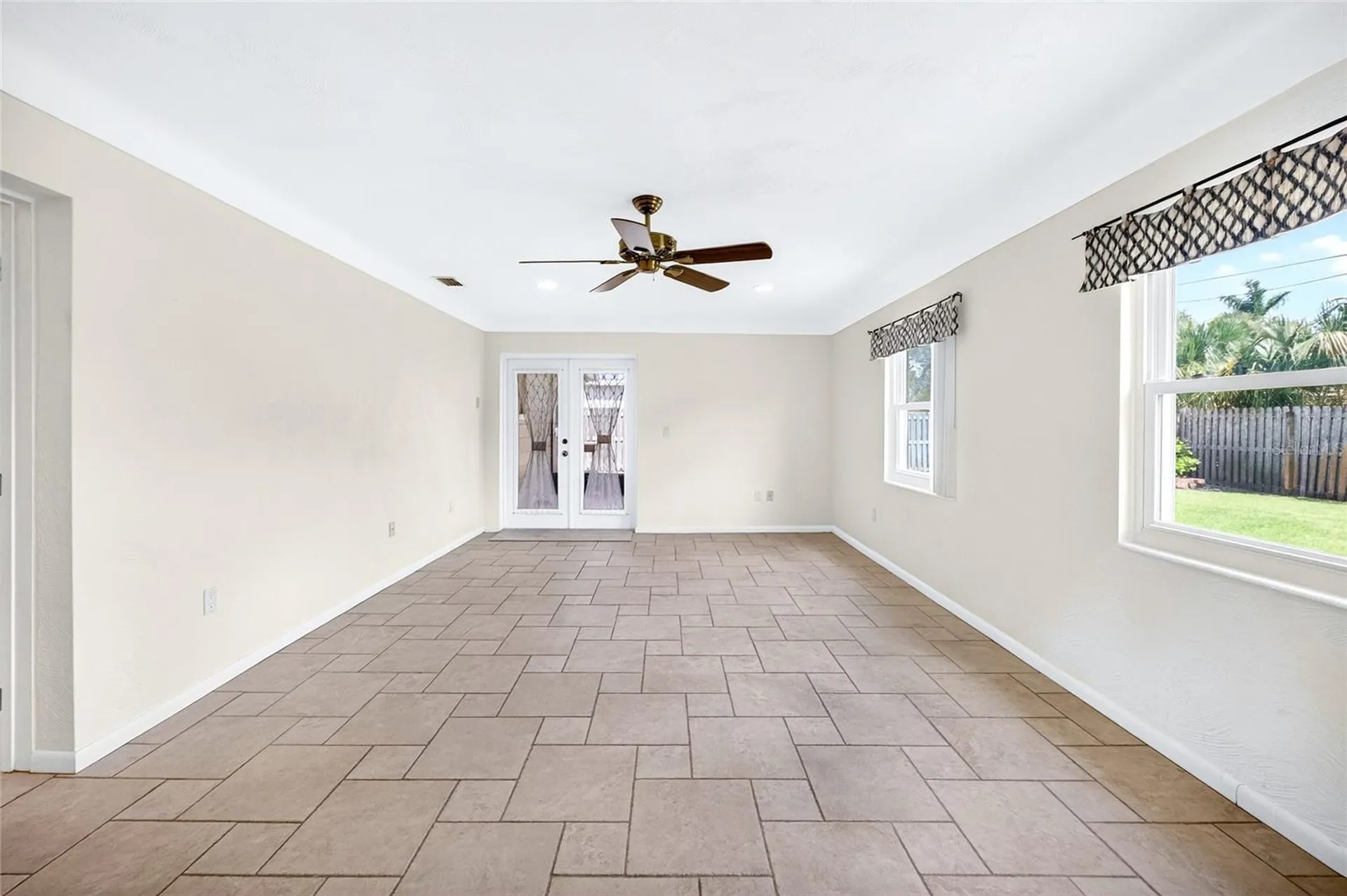 6074 28th Avenue N St Petersburg FL 33710