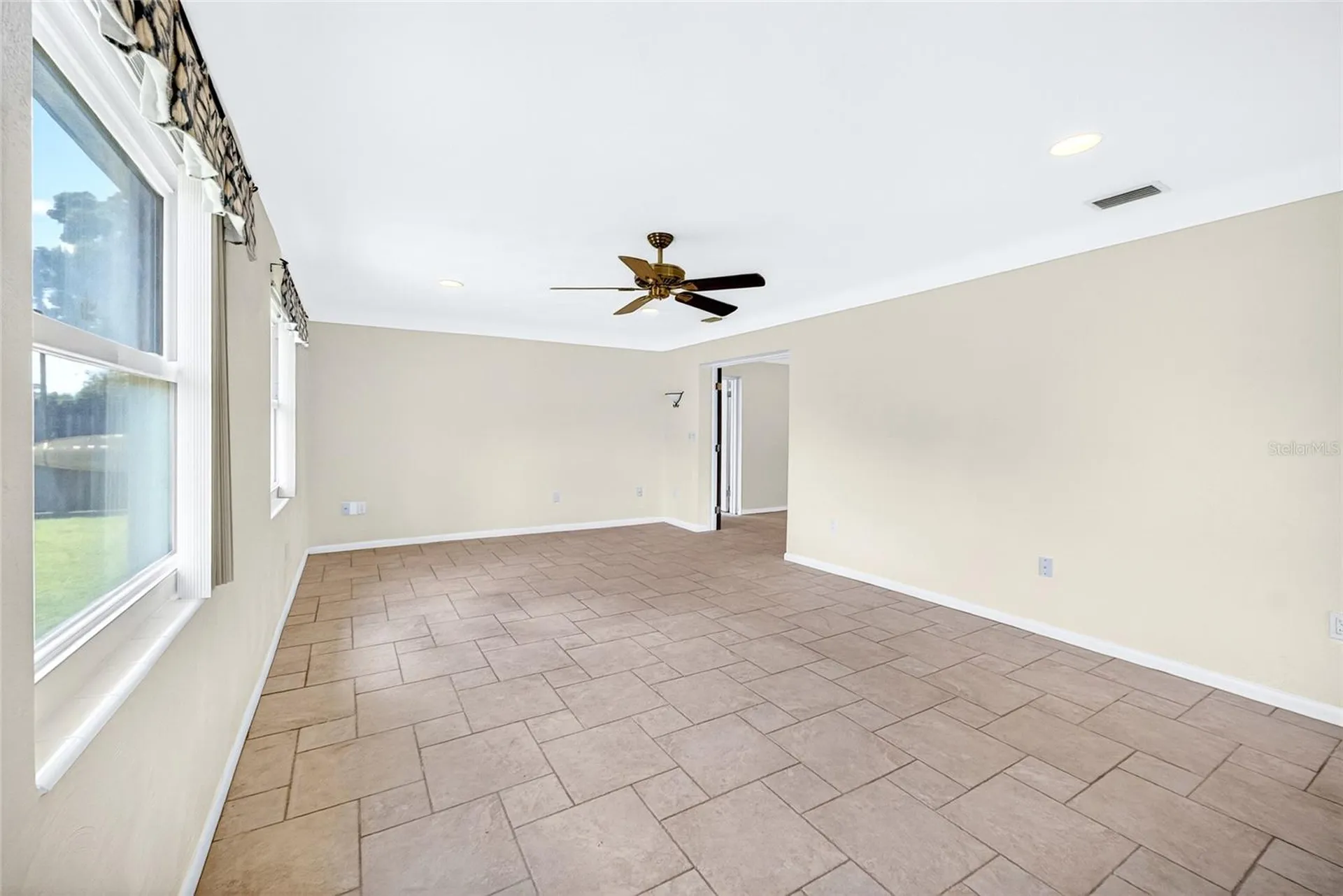 6074 28th Avenue N St Petersburg FL 33710