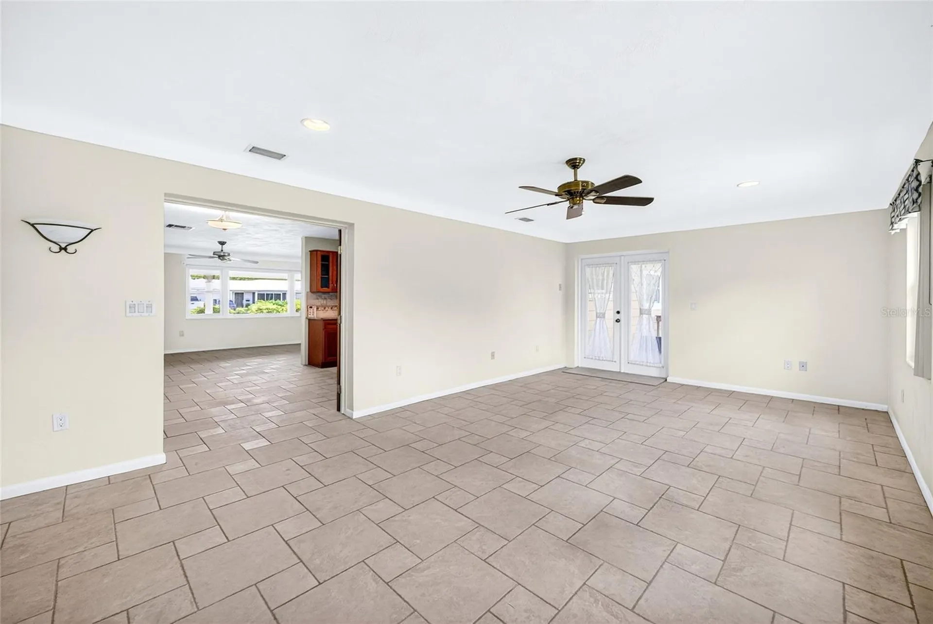 6074 28th Avenue N St Petersburg FL 33710
