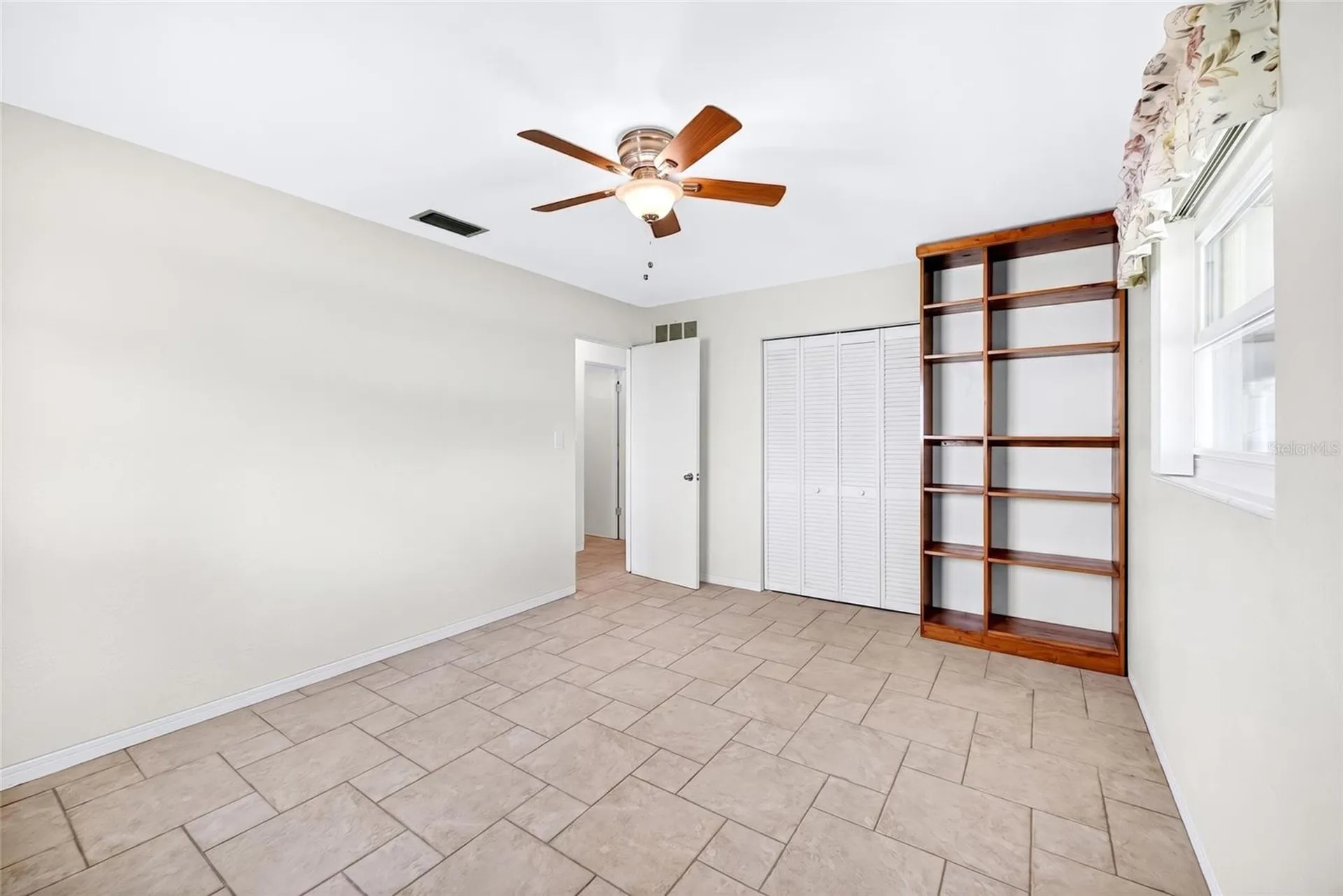 6074 28th Avenue N St Petersburg FL 33710