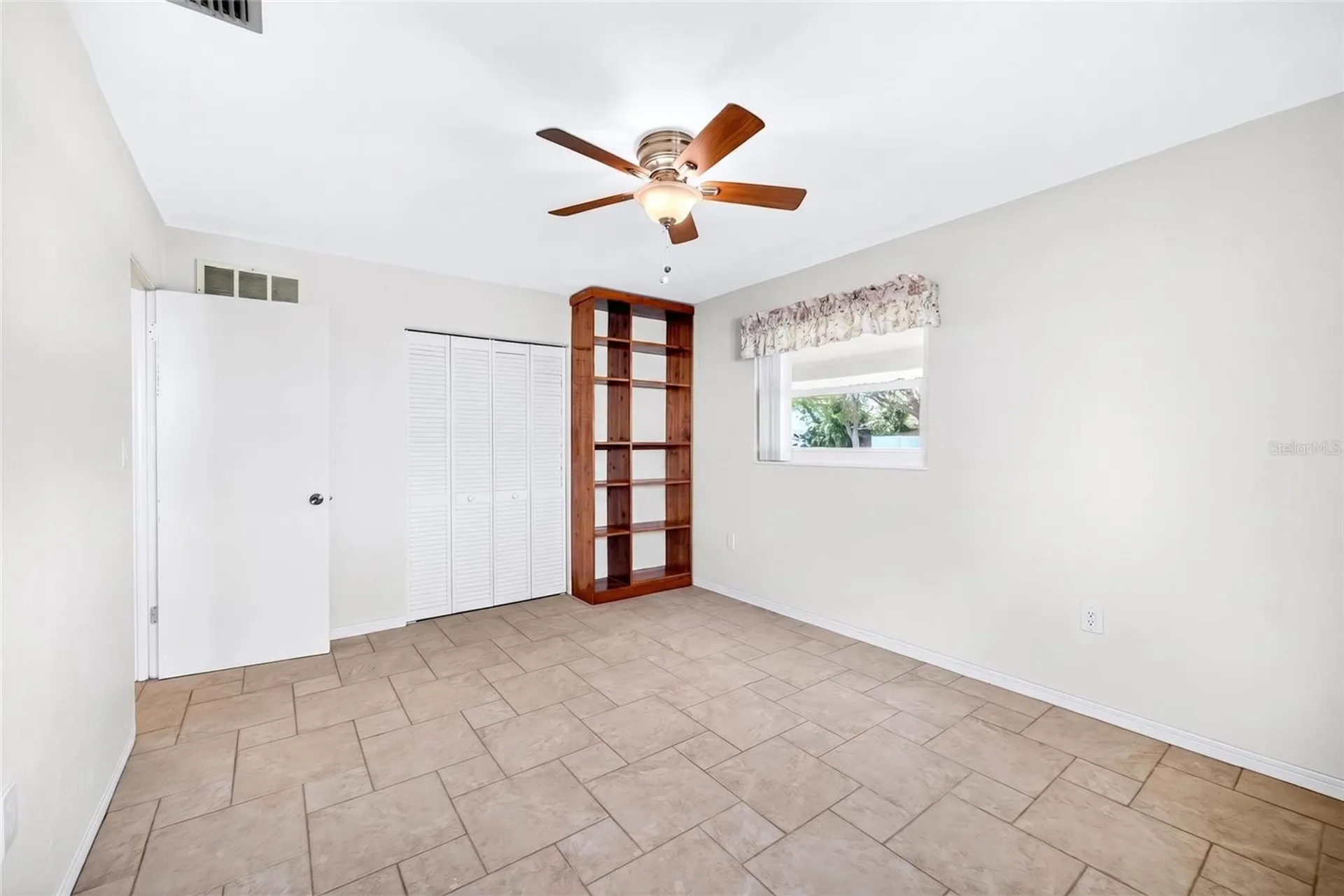 6074 28th Avenue N St Petersburg FL 33710