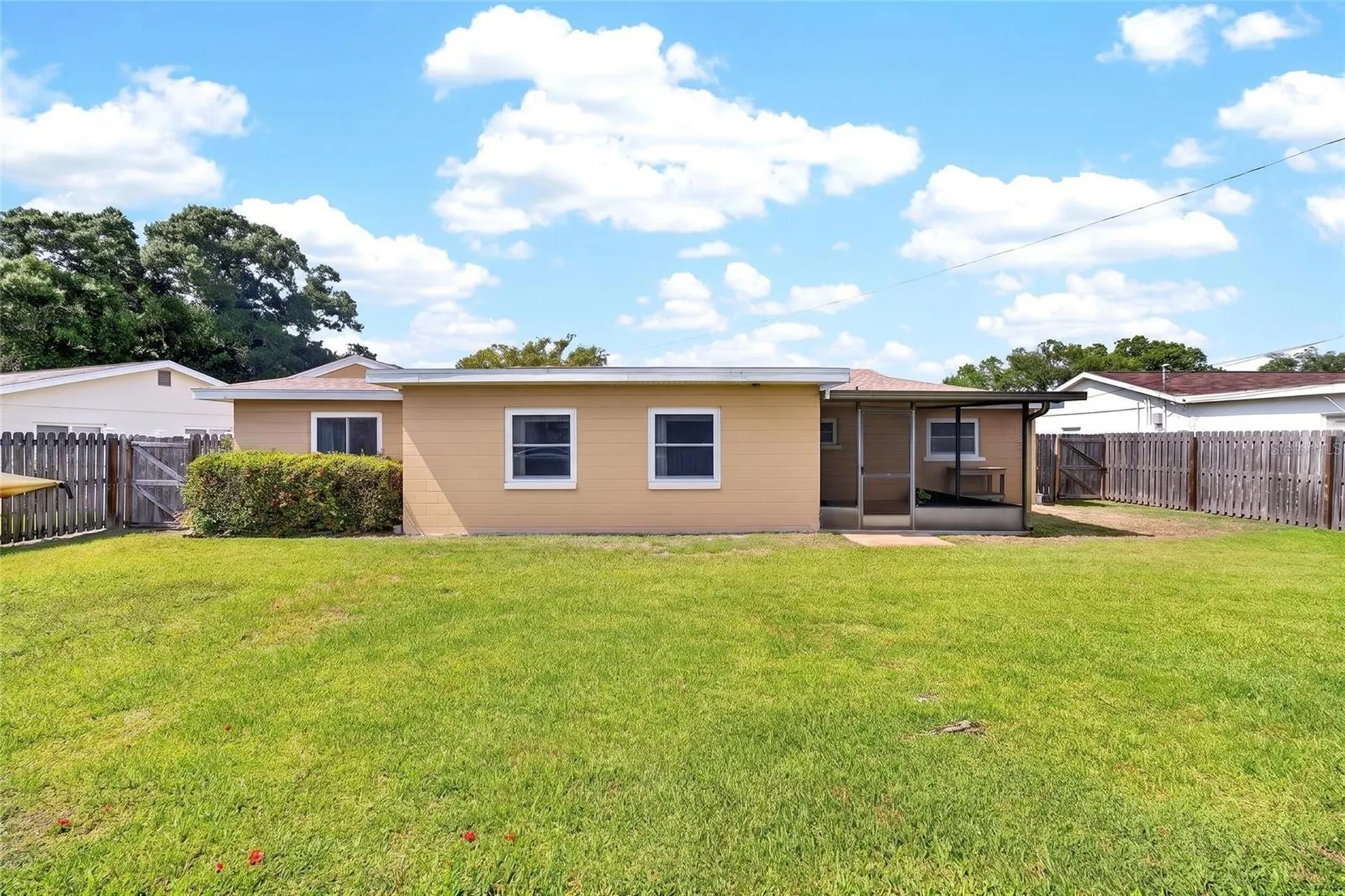 6074 28th Avenue N St Petersburg FL 33710