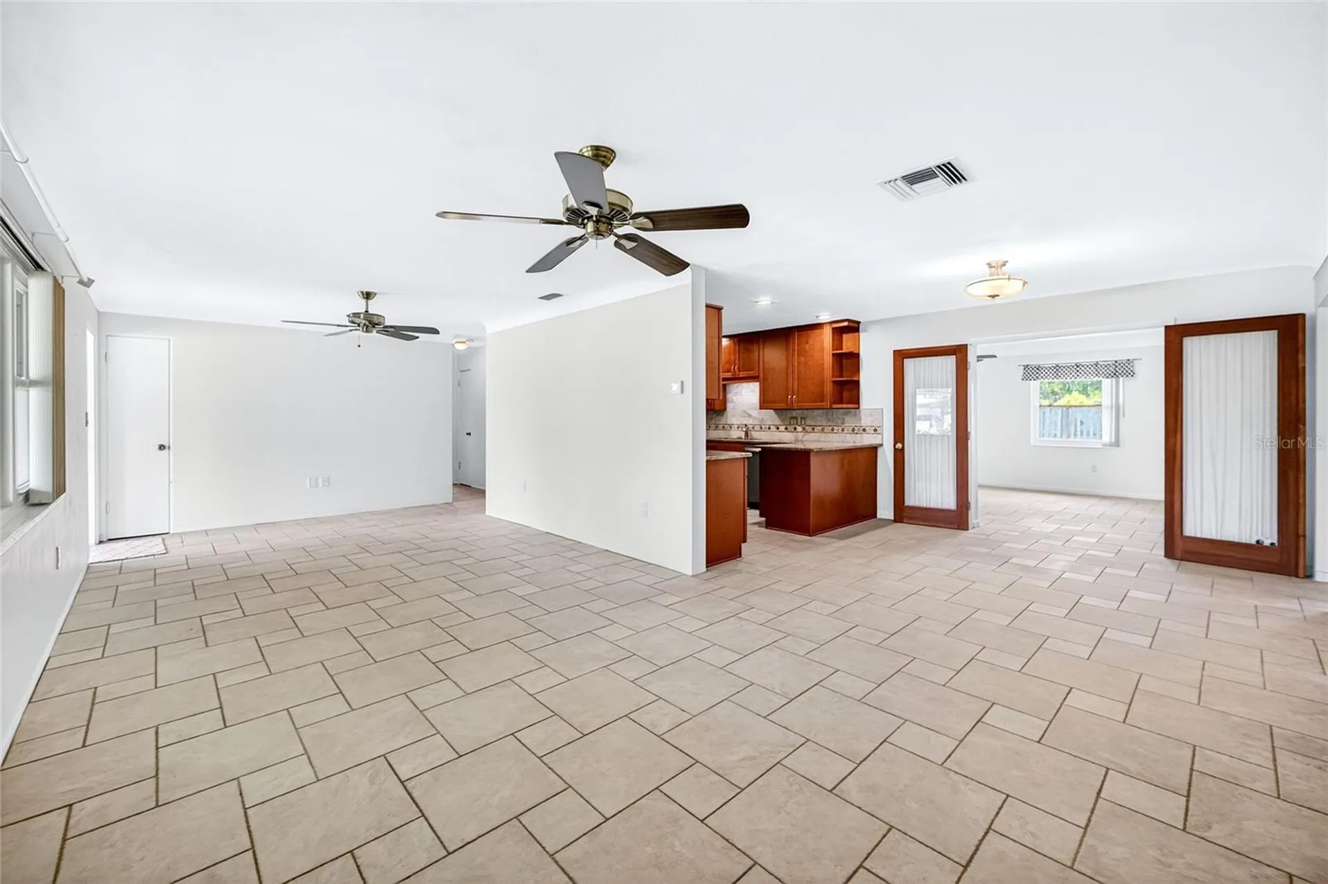 6074 28th Avenue N St Petersburg FL 33710