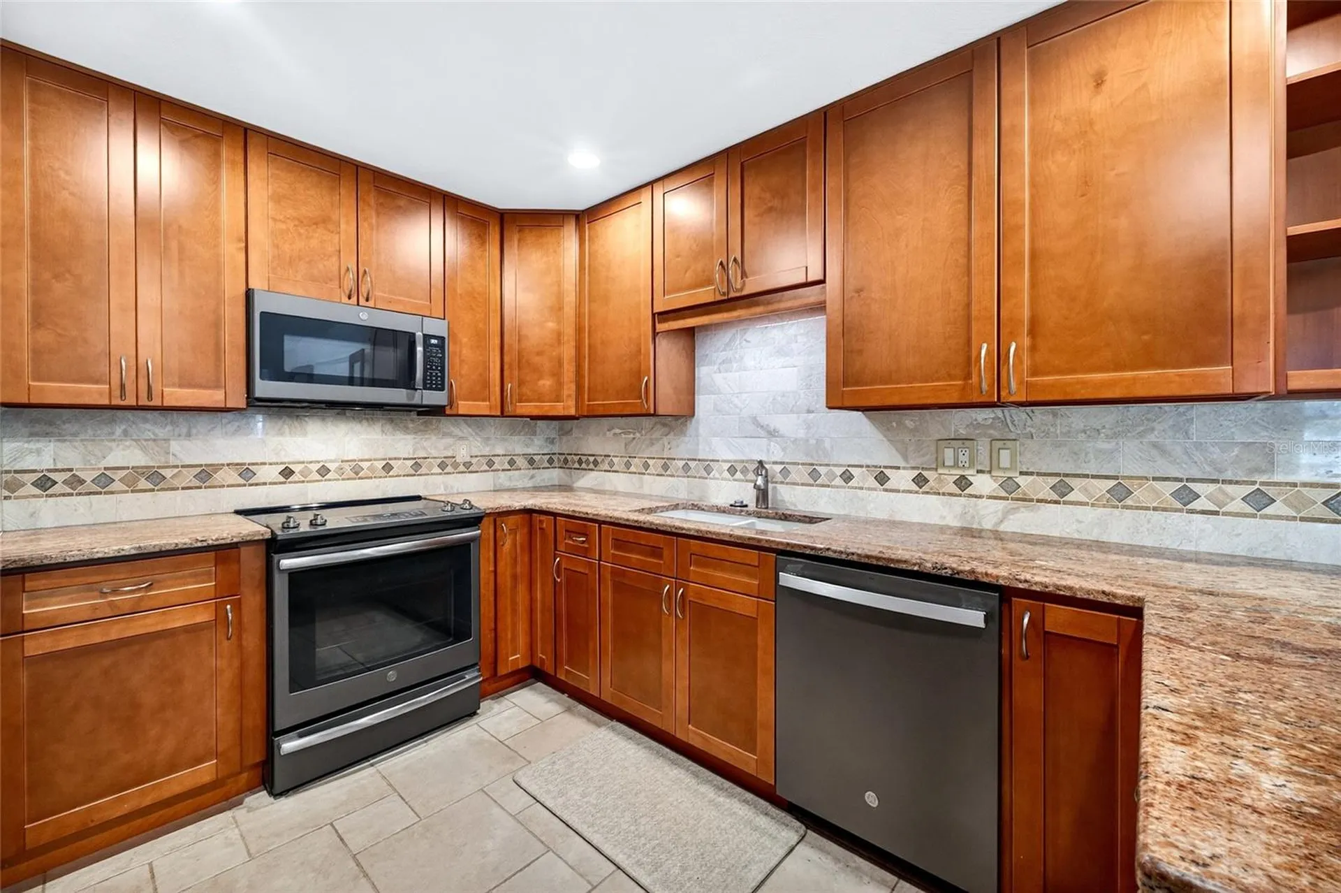 6074 28th Avenue N St Petersburg FL 33710