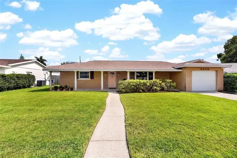 6074 28TH Avenue N St Petersburg FL 33710