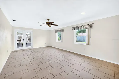 6074 28th Avenue N St Petersburg FL 33710
