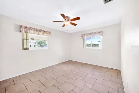 6074 28th Avenue N St Petersburg FL 33710