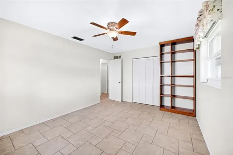 6074 28th Avenue N St Petersburg FL 33710