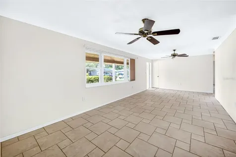 6074 28th Avenue N St Petersburg FL 33710
