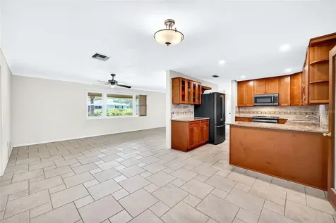 6074 28th Avenue N St Petersburg FL 33710