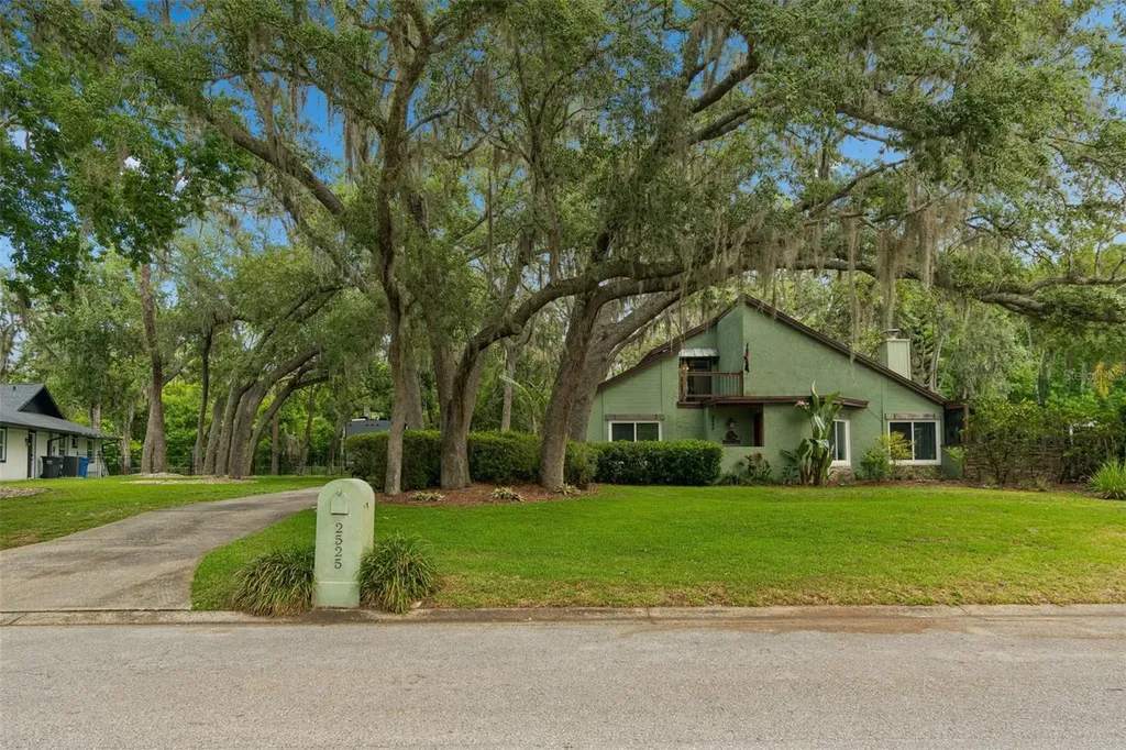 2525 Victarra Circle Lutz FL 33559