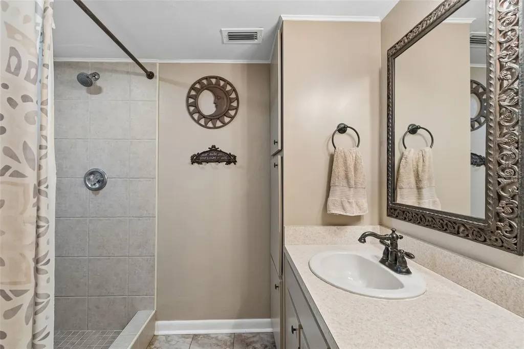 2525 Victarra Circle Lutz FL 33559