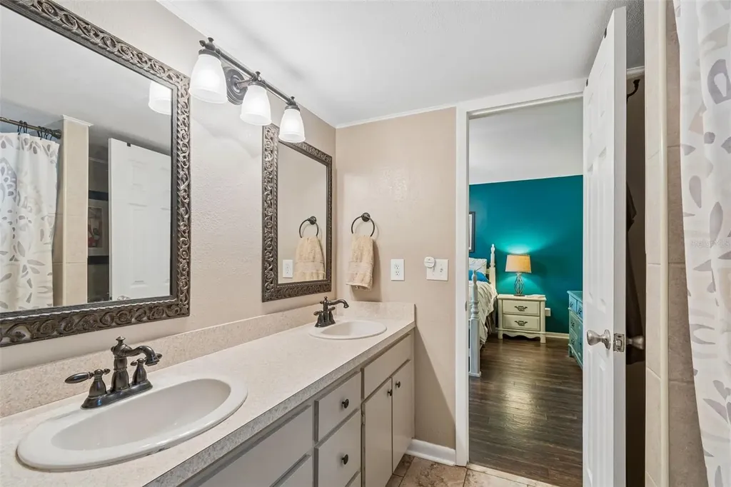 2525 Victarra Circle Lutz FL 33559