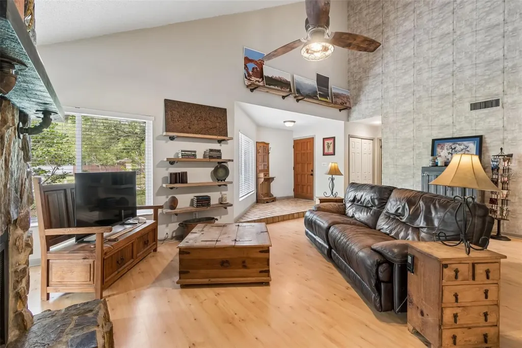 2525 Victarra Circle Lutz FL 33559